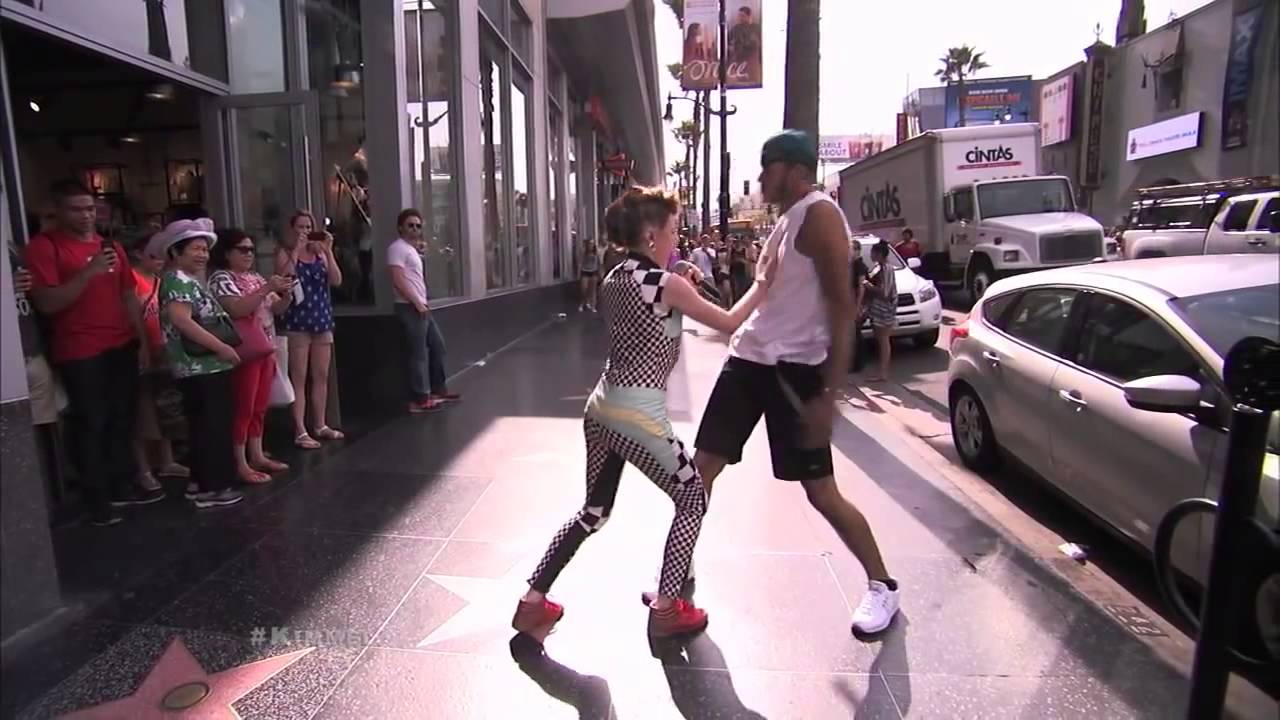 Kiesza Performs &ldquo;Hideaway&rdquo;