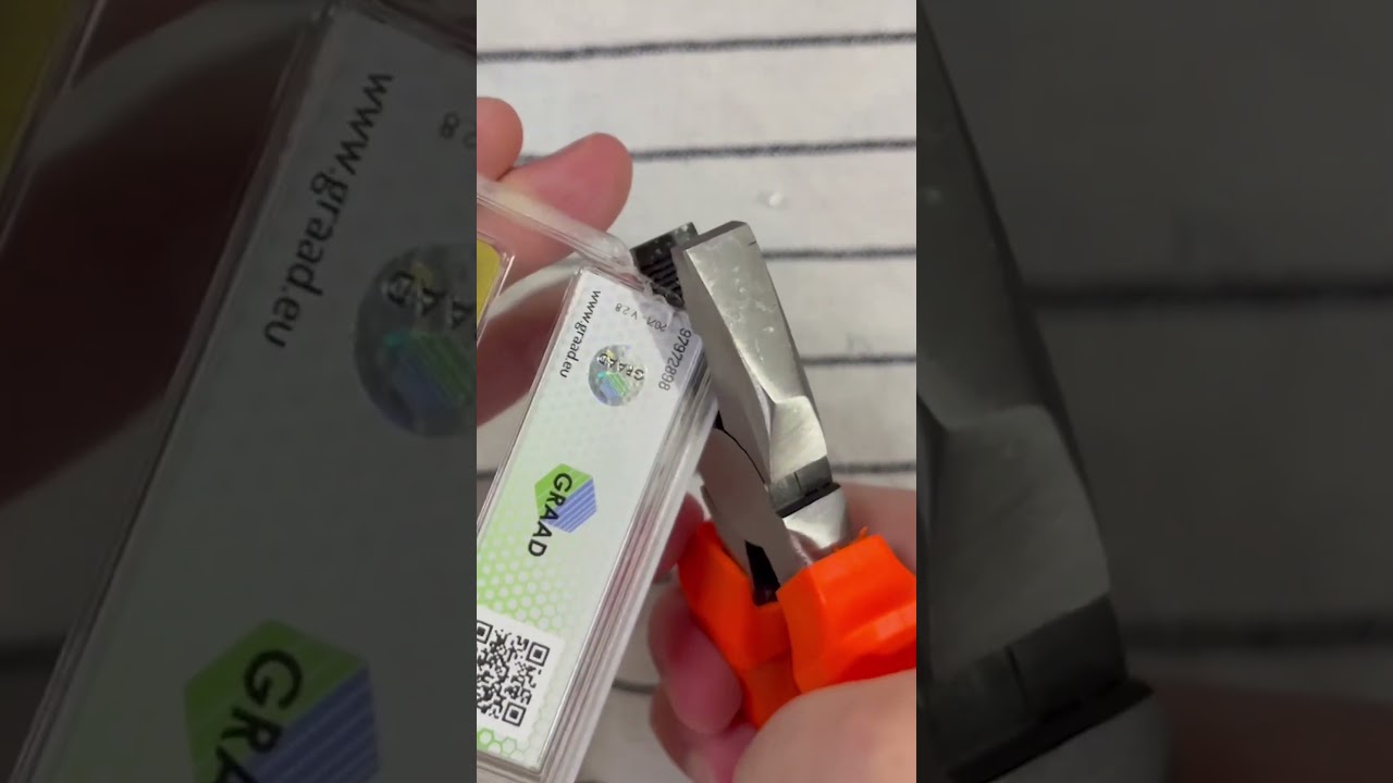 Ho SPACCATO una Carta Pok&eacute;mon GRADATA