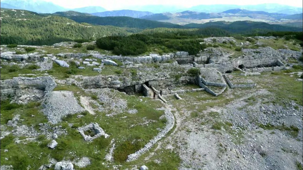 Monte Chiesa e la dolina degli Sloveni. Drone 4K