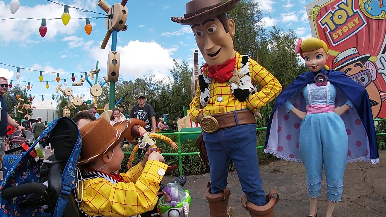 Woody and Bo Peep @Hollywood Studios ( Kiba meeting them for the first time )