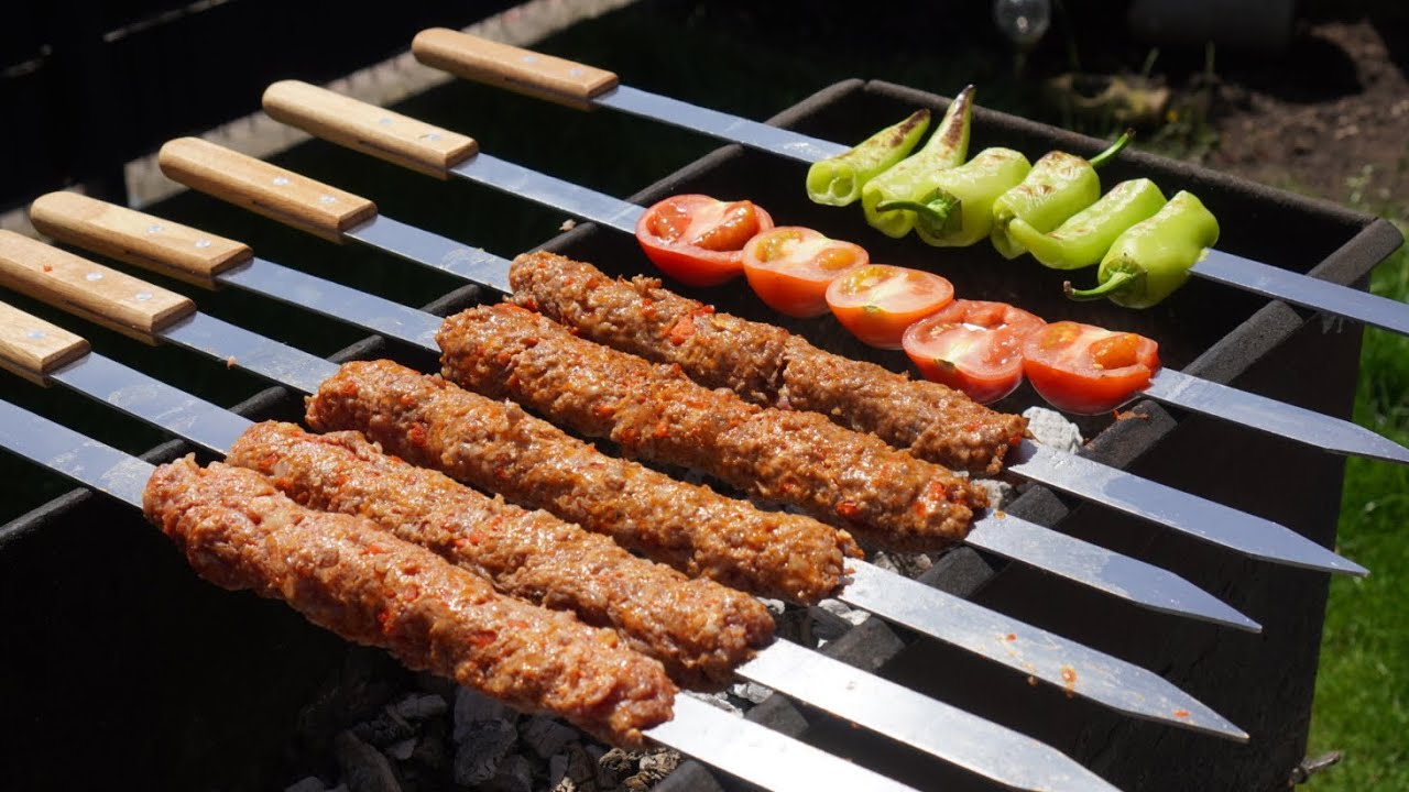 DIESE ZUTAT BRAUCHST DU FÜR PERFEKTES ADANA KEBAP !