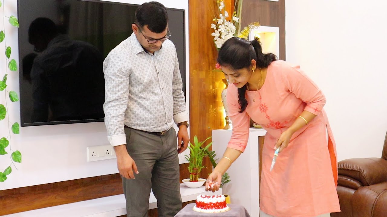 మా వారు నాకిచ్చిన వాలెంటైన్ డే Surprise Gift😃😃Our Short & Sweet Valentine Day Celebration🥰🥰