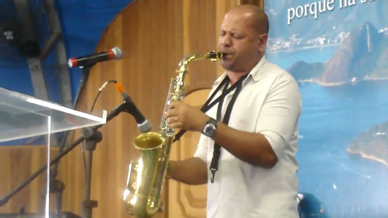 Saxofonista - Angelo Torres / Música: Agnus Dei