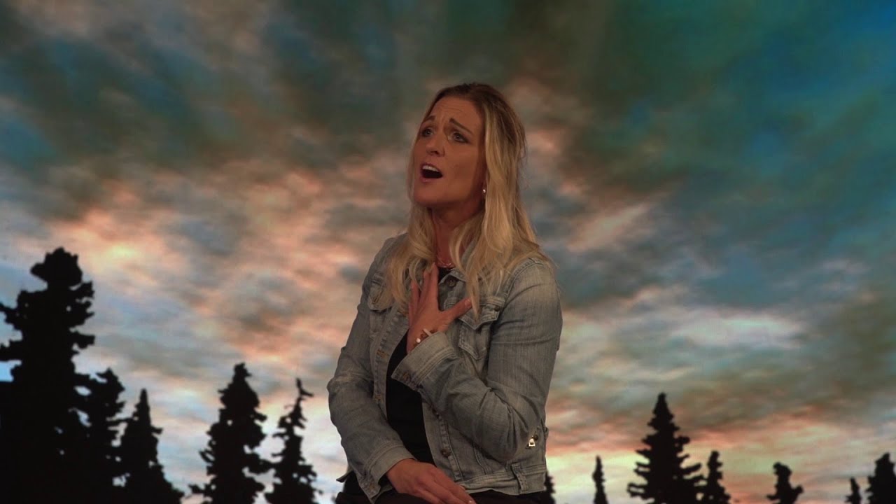 Saskia Theunisz - Het Leven Gaat Niet Over Rozen (videoclip)
