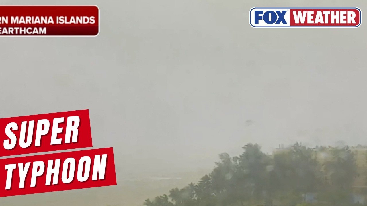 Супертайфун Синлаку обрушился на северную часть Марианских островов, потенциально вызывая разруши...