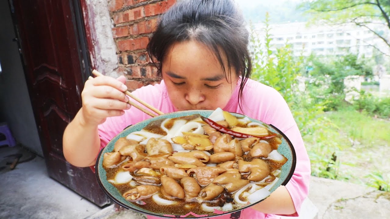 早餐3斤熟肥肠配一碗粉，贵州特色小吃肠旺粉，肥肠不需要洗，做出来的味道最好，吃完口有余香