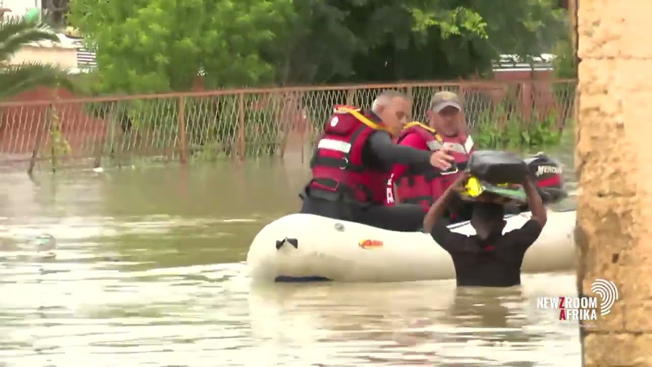 Ladysmith residents and businesses trying to protect their property from rising flood water