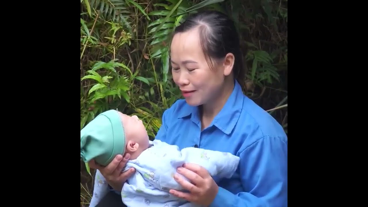 Single Mom and Kids Complete Their BambooHouse -A Life Changing Experience