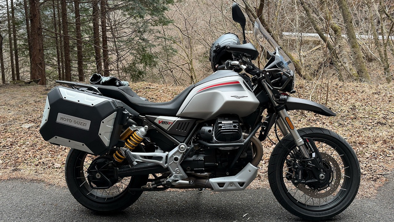 Moto Guzzi V85 TT Travel with BMW R1300 GS
