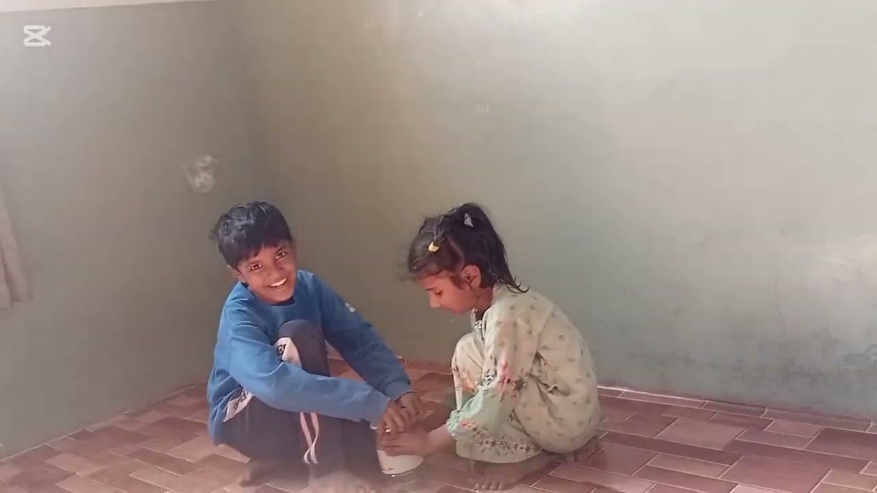 Mahnoor Ne Patang Banakar Sel kiye🥰