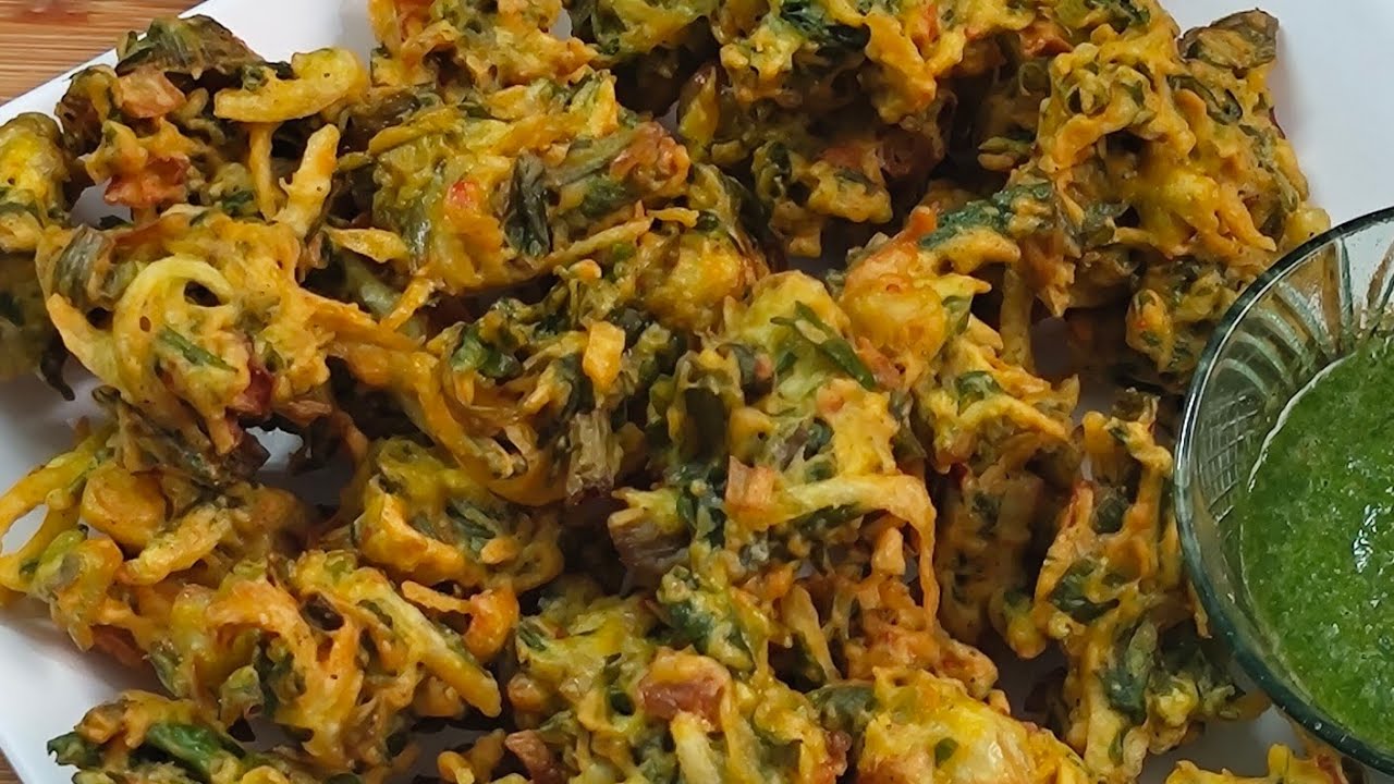 Aaloo Pyaz Palak Ke Pakode | Hara pyaaz Aaloo Palak Pakoda Ramzan Iftar Special Recipe |