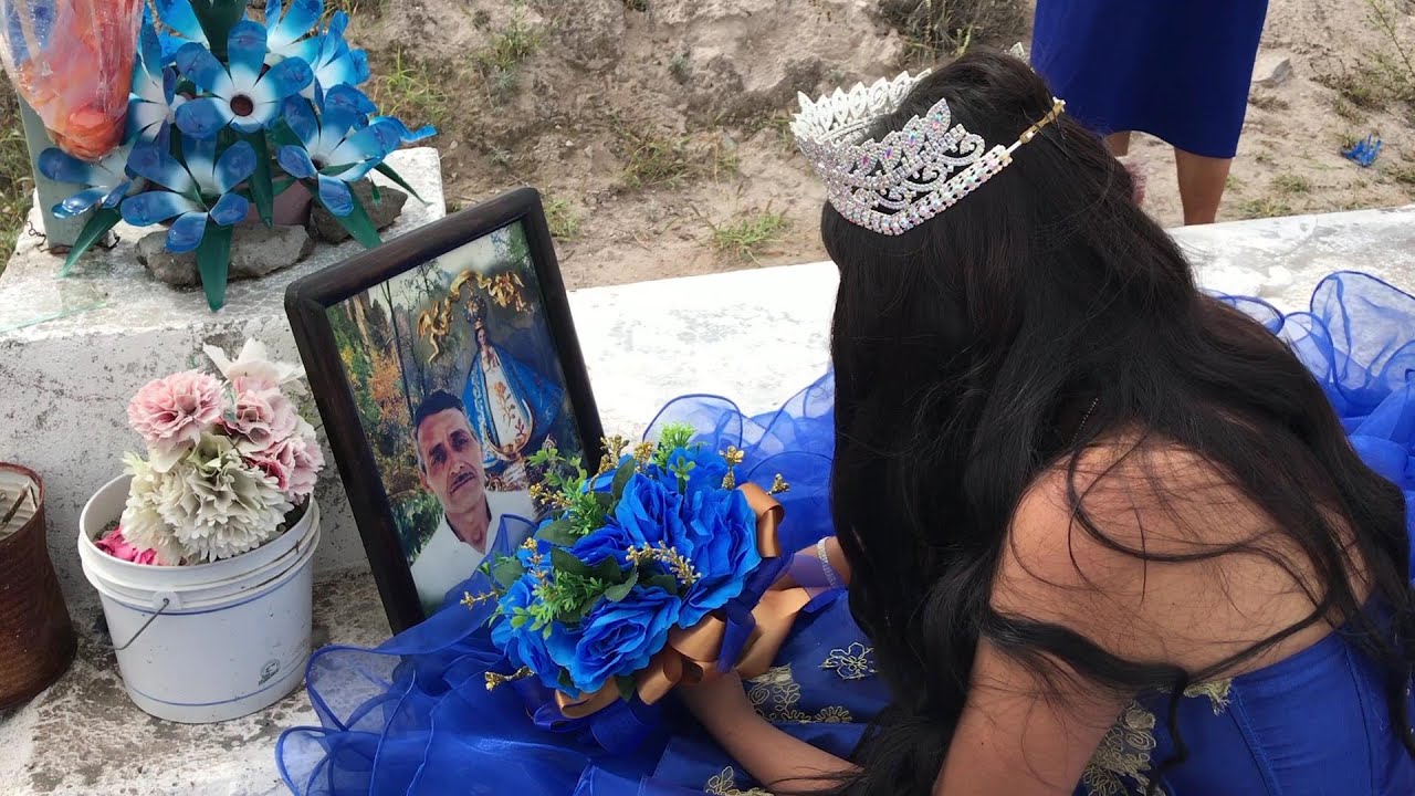 VISITA A SU ABUELITO AL PANTEON XV JANELY VARGAS