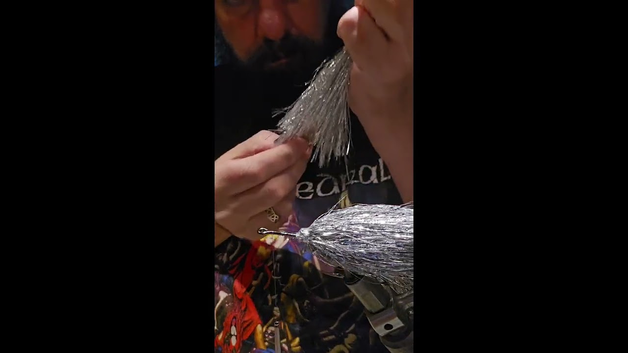 Tying a robert the roach 