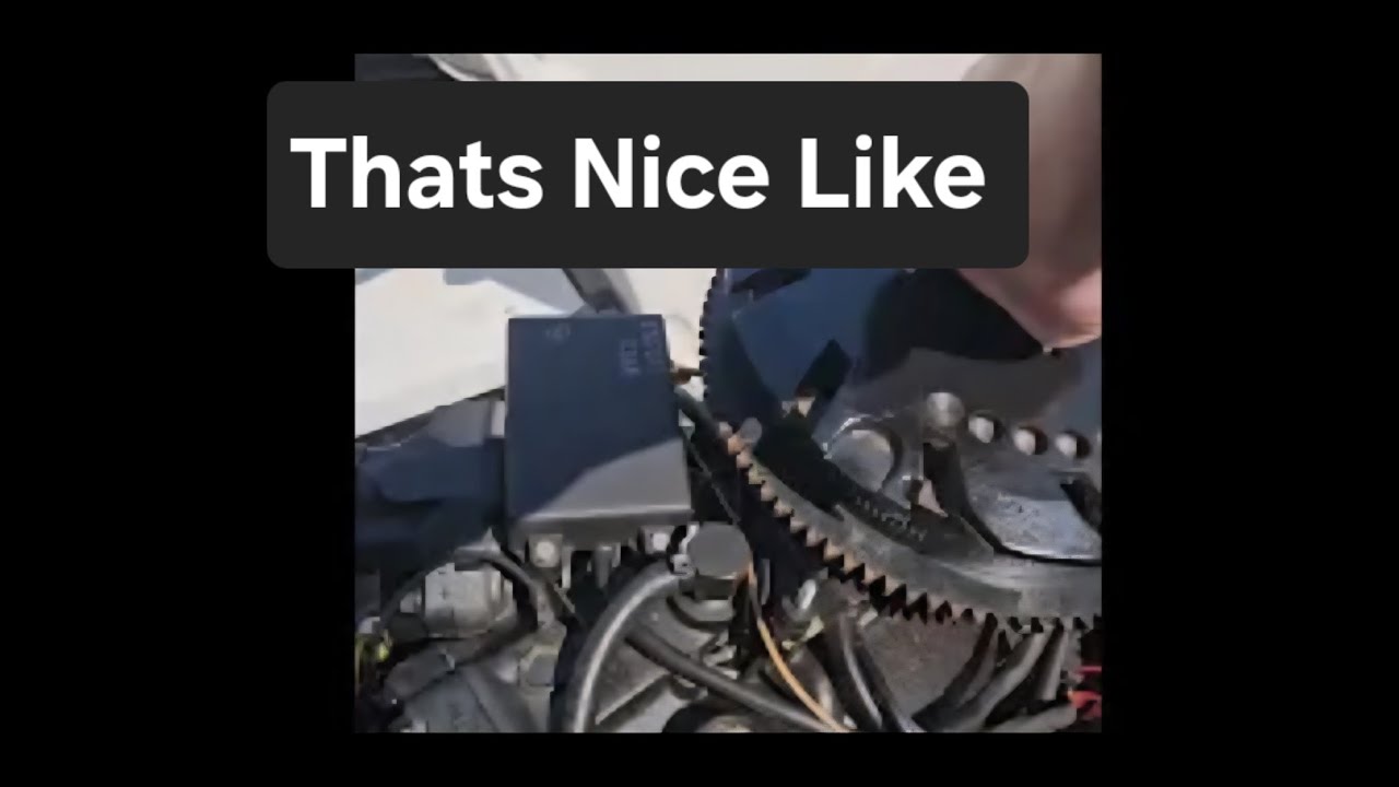 How to remove flywheel on 150hp 2 stroke mariner/ Mercury  outboard