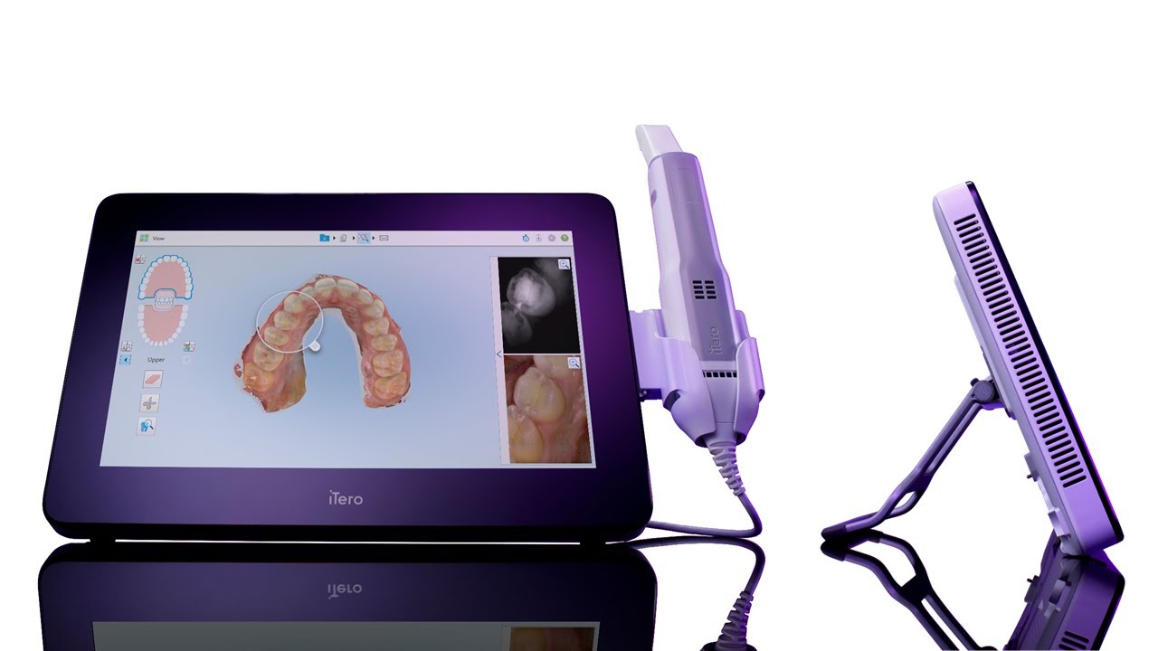 Dentist reviews the iTero Element&trade; 5D Plus imaging system mobile configuration