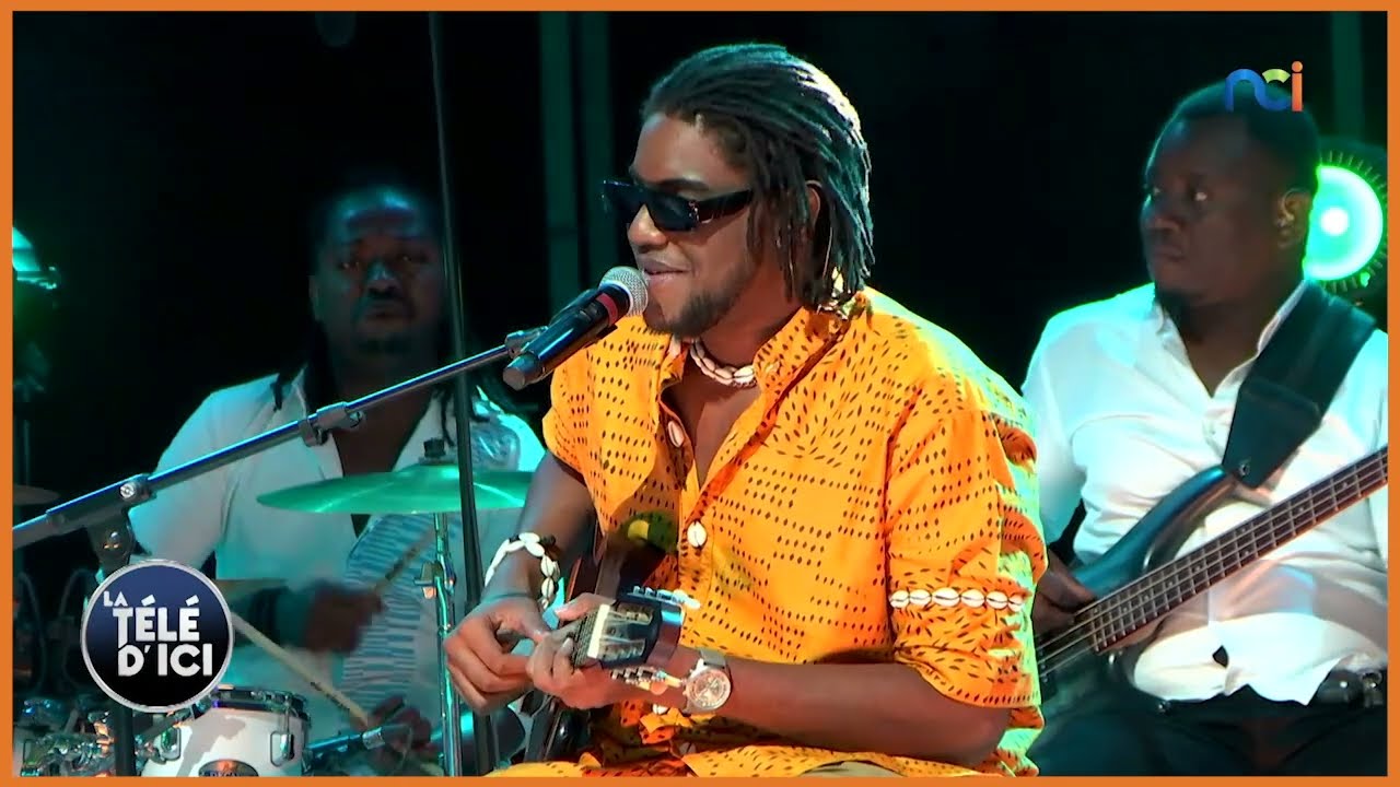Emmanho en prestation live sur la scène de La Télé d'Ici