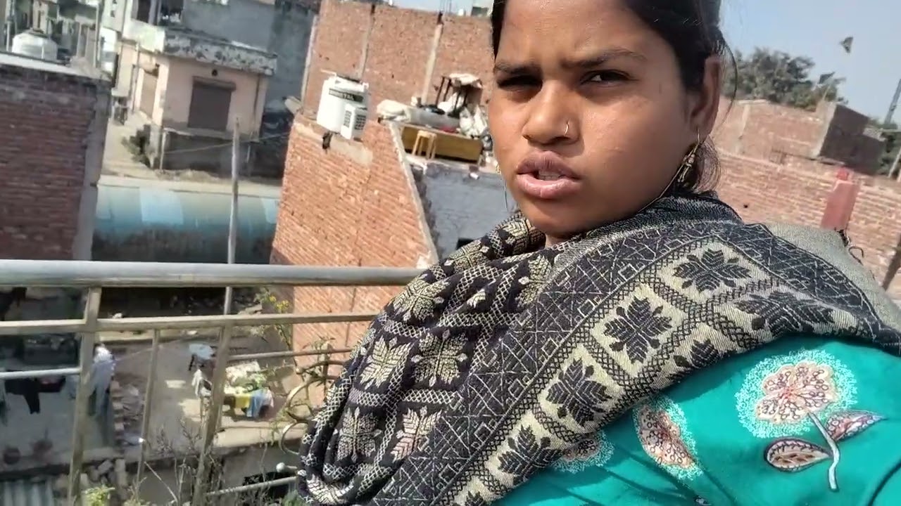 गैसमैं पौधों में पानी डाल रही हूं माय यूट्यूब चैनल पूजा जीप 7835 को सब्सक्राइब करें