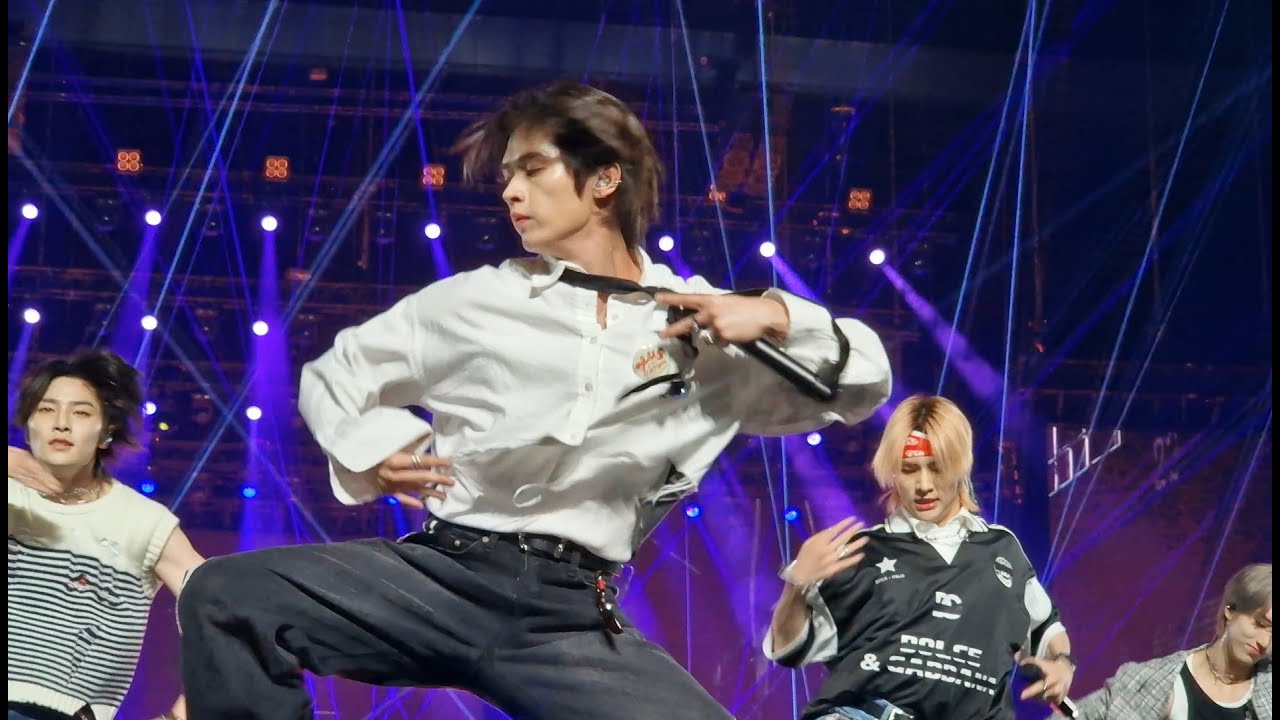 Stray Kids 스트레이 키즈 @ Music Bank in Paris - God's Menu - La Défense Arena | Fancam