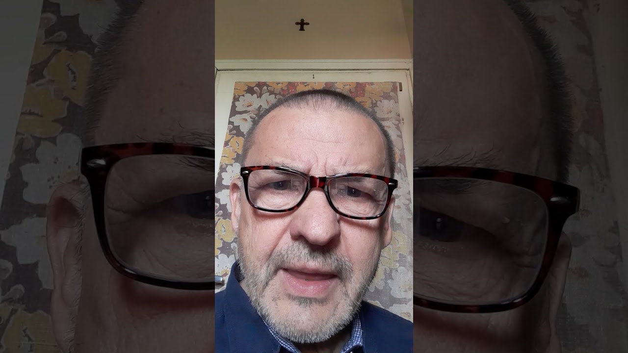 20200510 1720381 Czytam wiersz poświęcony pamięci ks. prof. Włodzimierza Sedlaka.
