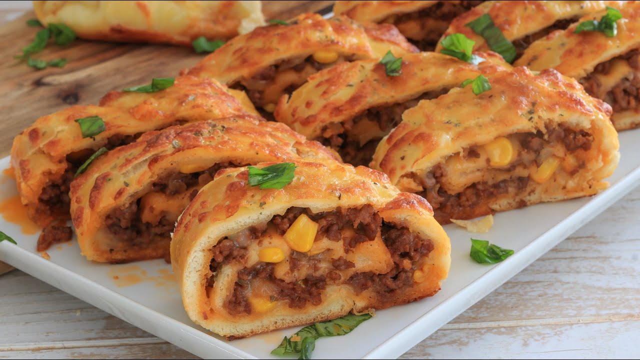 Pizzarolle mit Hackfleisch I Herzhafte Teigrolle