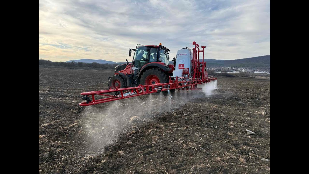 Пръскачка Agromehanika - AGS 1200 EN с щанга 15 HLX, компютър, GPS AV-MAP на трактор KIOTI HX 1001