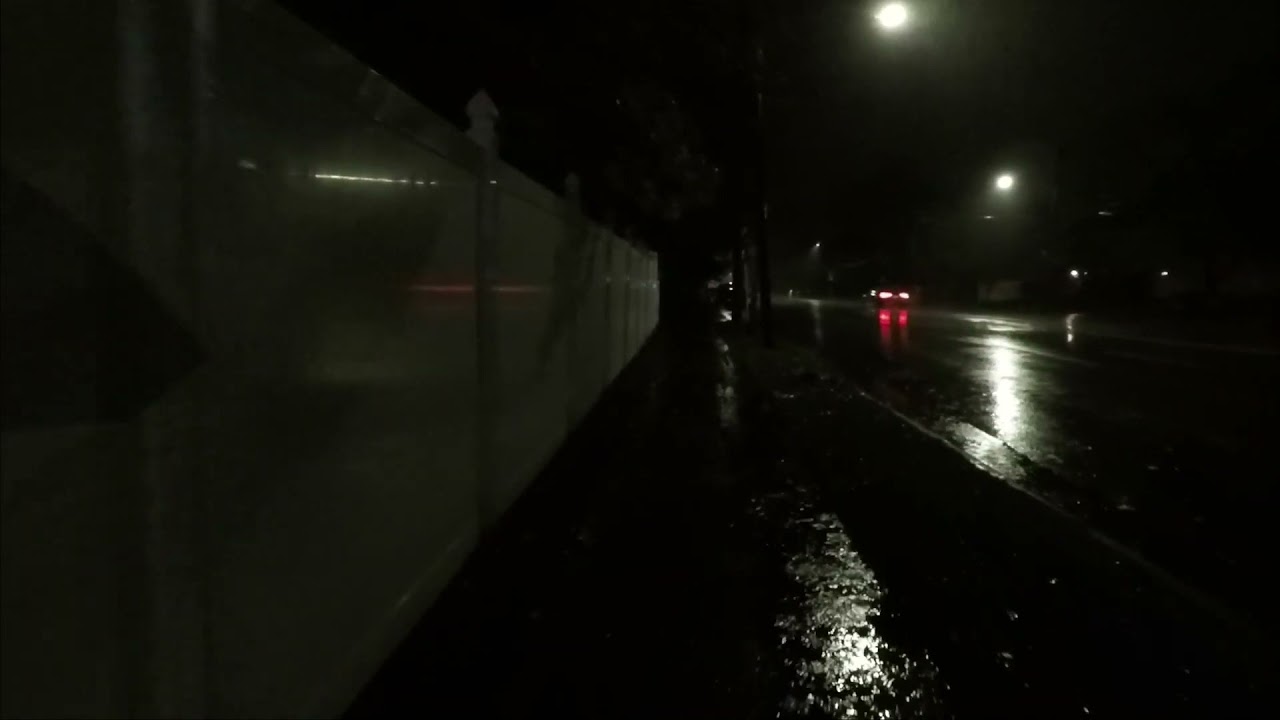 ｕｎｄｅｒ　ｔｈｅ　ｒａｉｎ　( 独りぼっち)