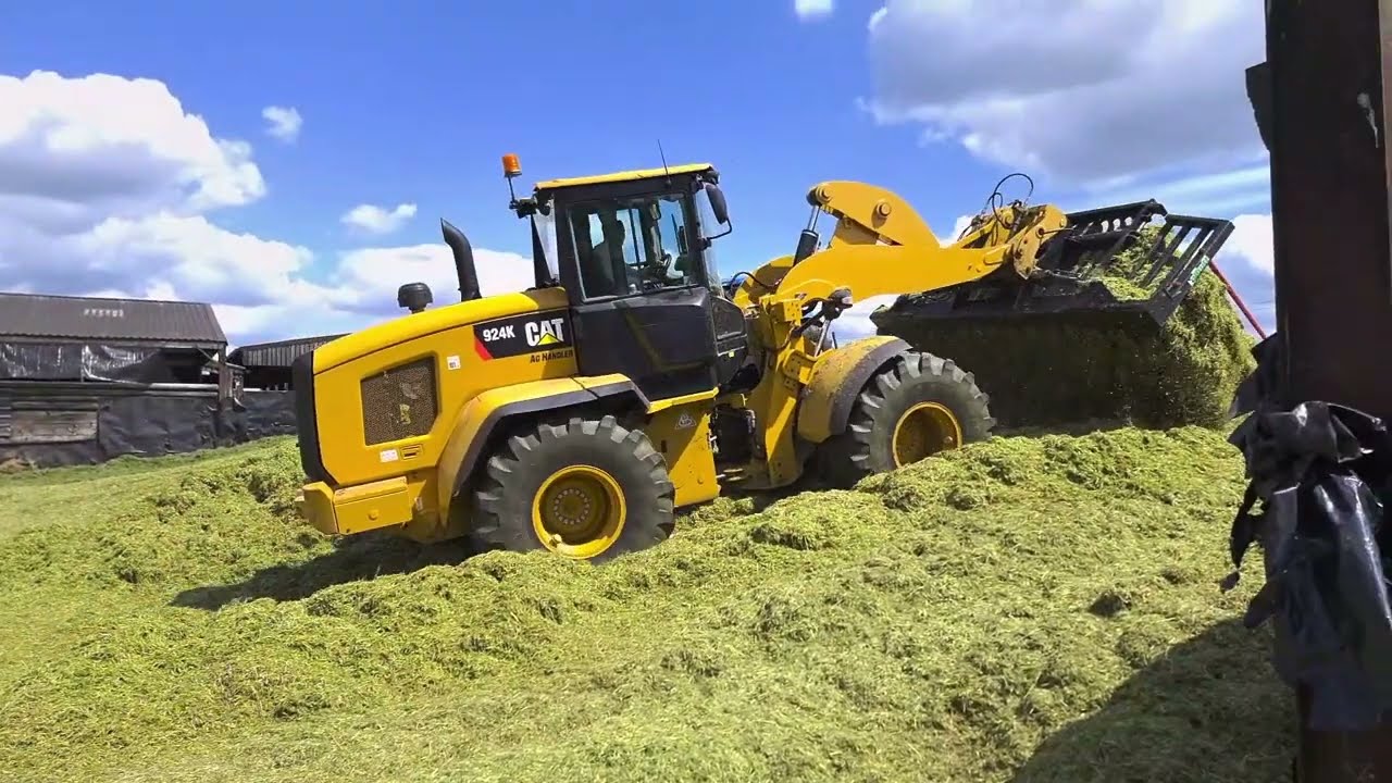 2-6-22 L Hancock Agricultural Contractor.  Silage Pit with CAT 924K