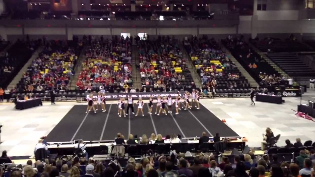 BDHS CHEERLEADING STATE CHAMPS 2013 (round 2)