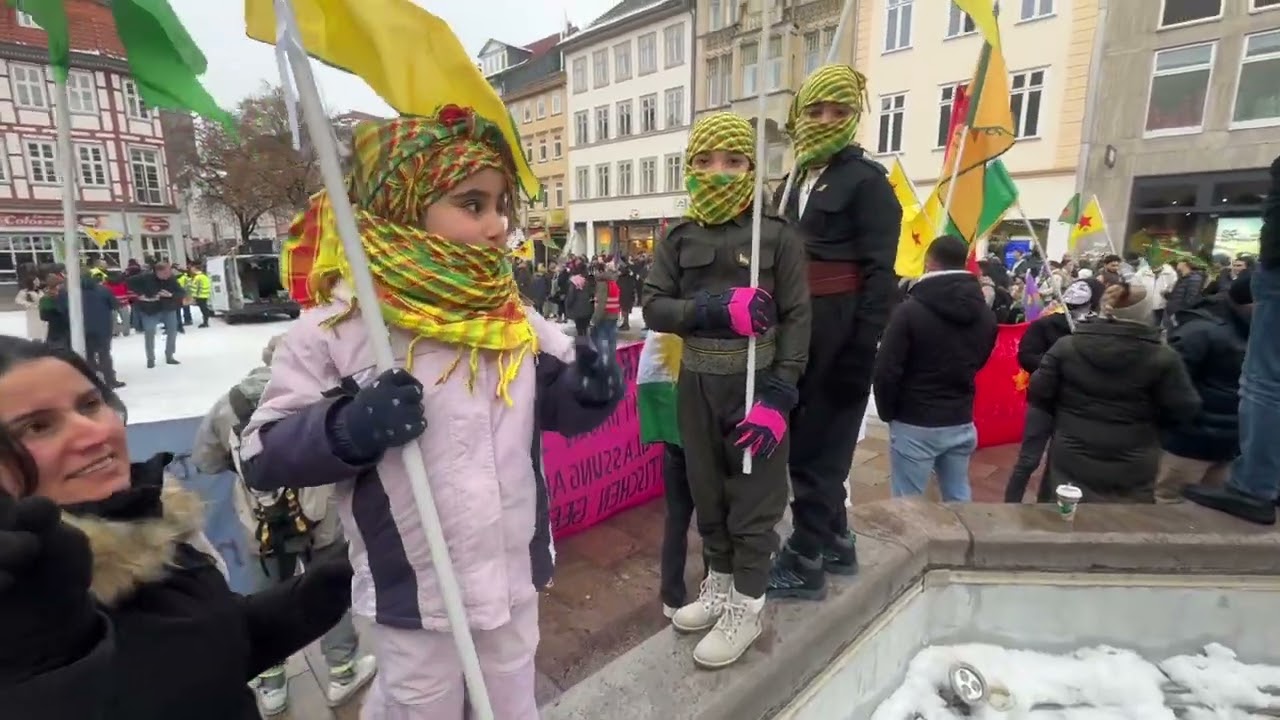 Demo in Göttingen, es geht um Rojava und den Norden und Osten Siryen, die fünfte innerhalb 2 Wochen.