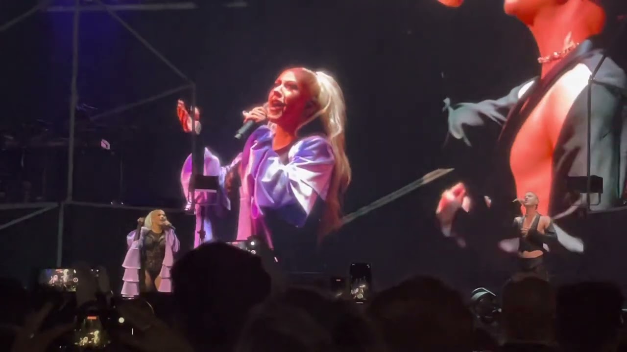 Christina Aguilera- Say Something London 05/08/22
