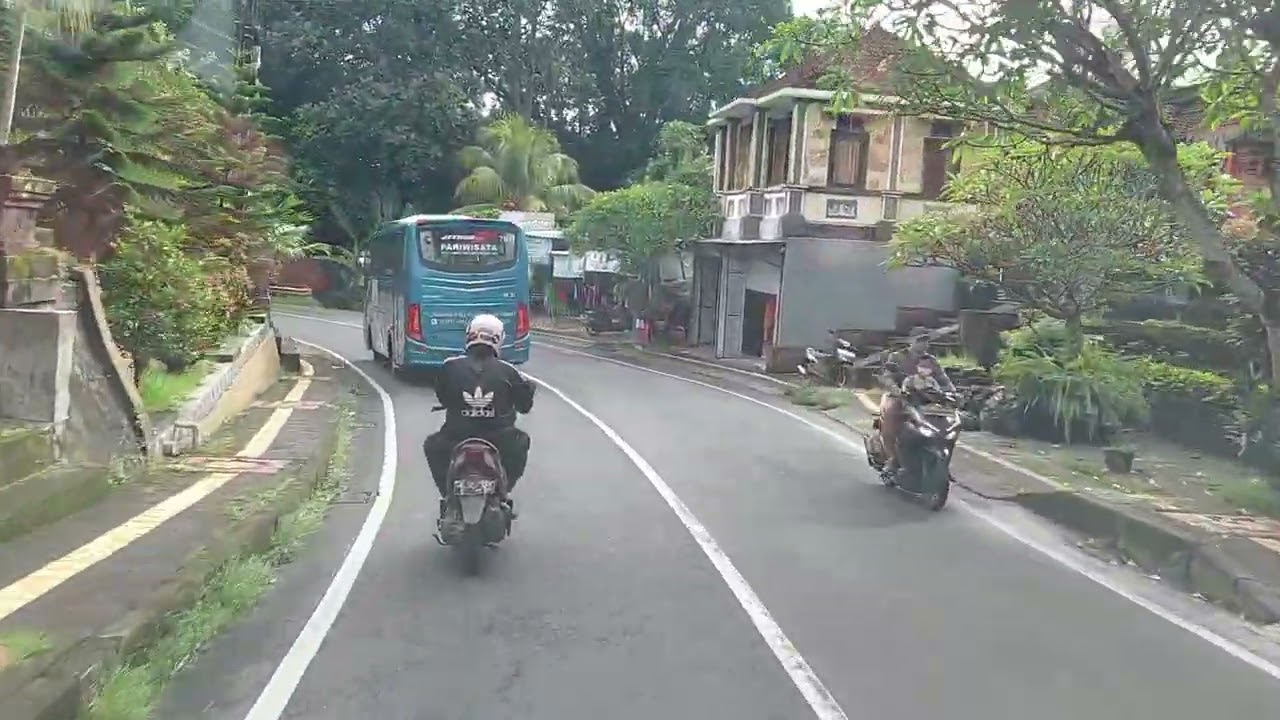 The road to Tanah Lot