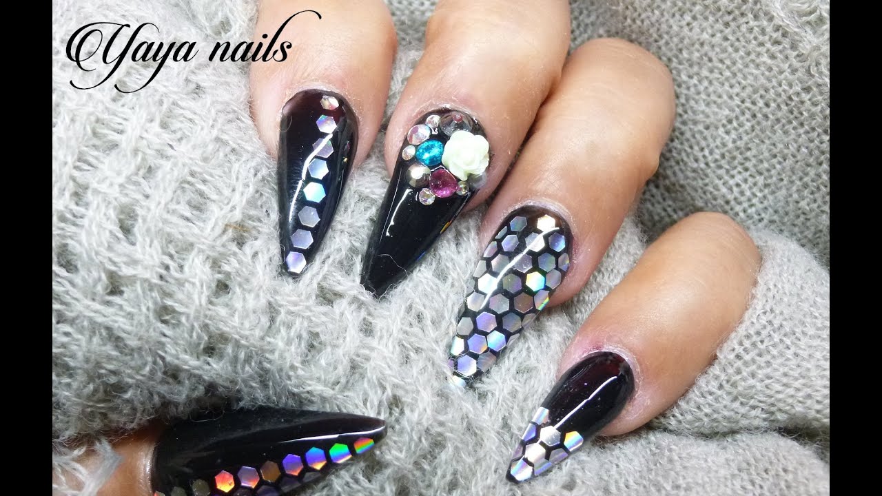 Diseño de uñas acrilicas negro y plata (( stiletto ))