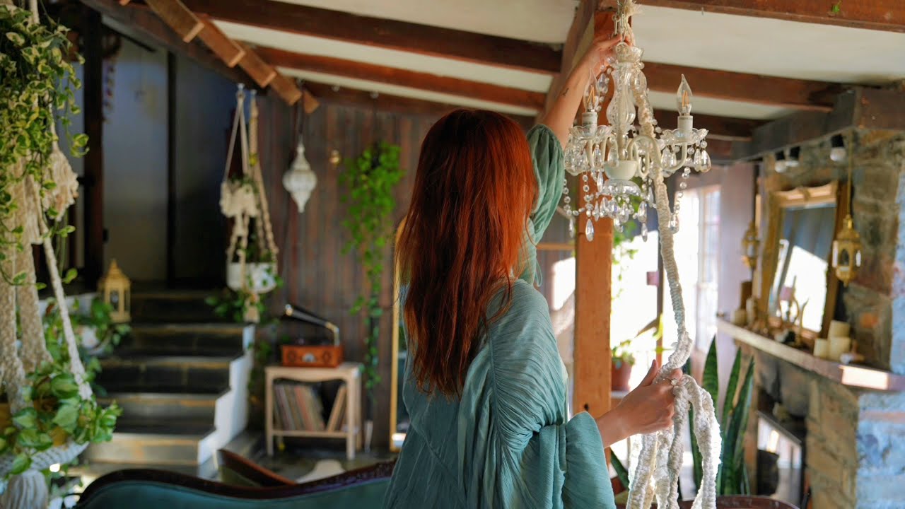 Winter vlog: Decorating, thrifting, horseback riding, antique shops & tarot