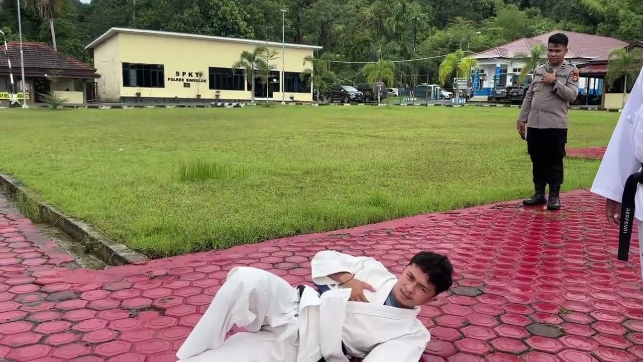 POLRES SIMEULUE LAKSANAKAN UJIAN BELADIRI UNTUK UJI KENAIKAN PANGKAT PERSONEL