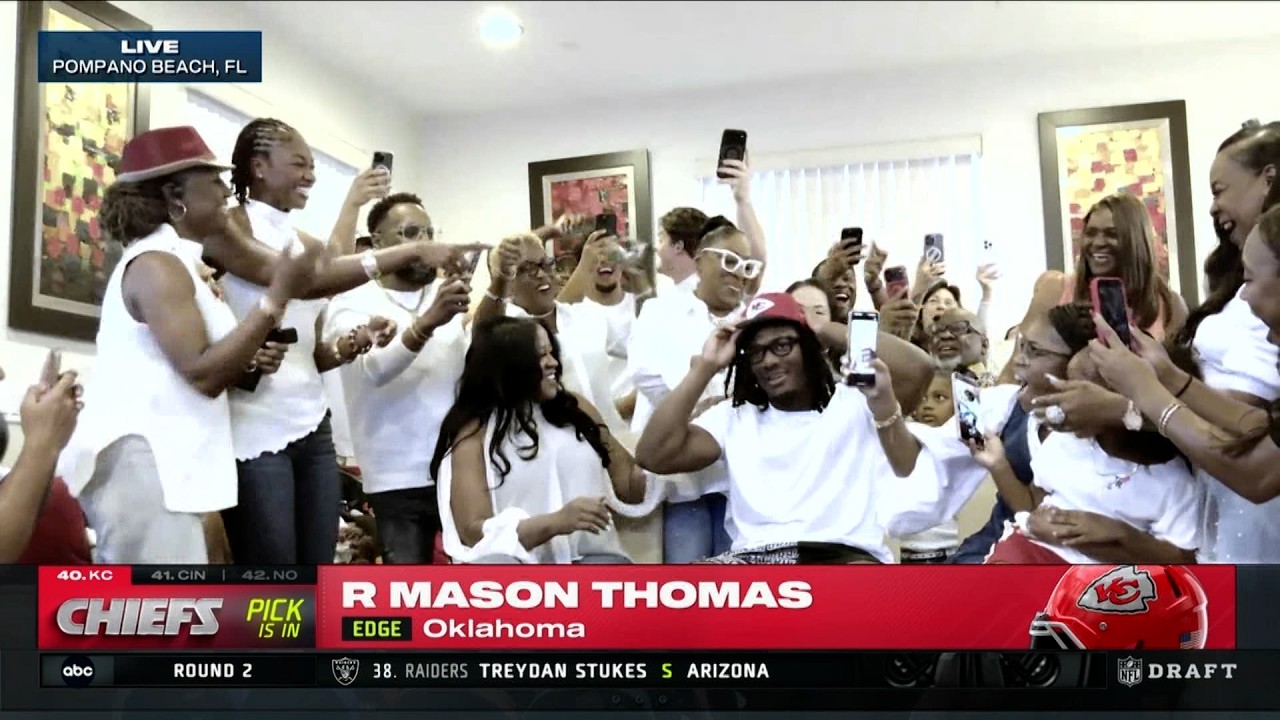 The Chiefs select DE R Mason Thomas in the 2nd round of the 2026 NFL Draft
