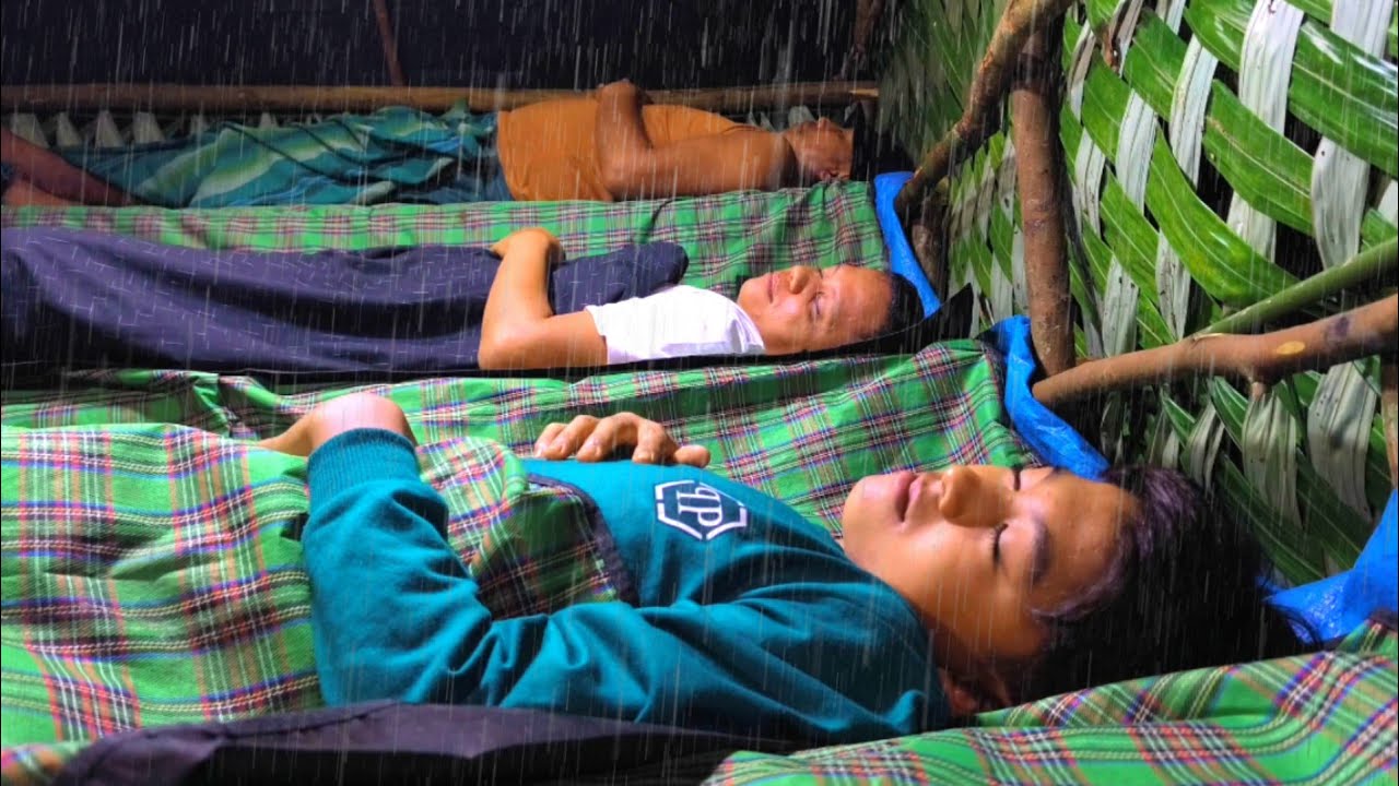 diguyur hujan deras sepanjang hari, bermalam di cabin bertingkat, rilaxing Rain Sound