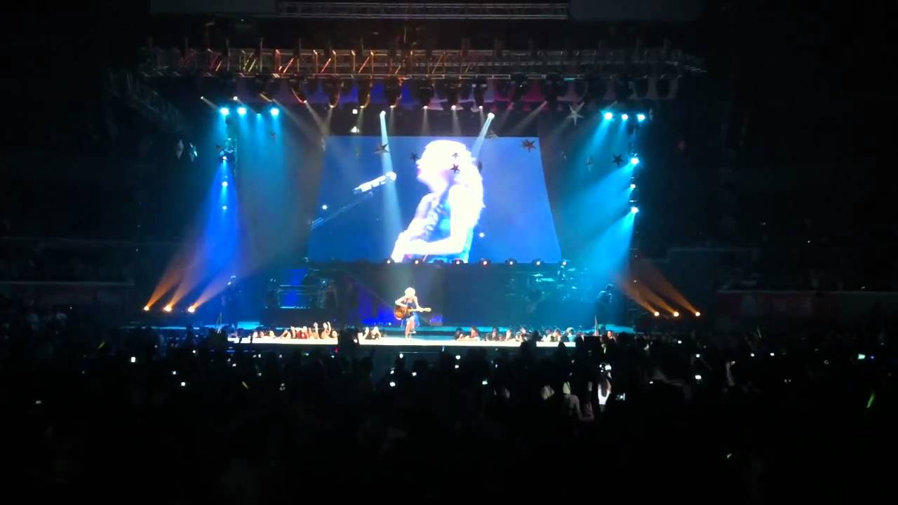 Taylor Swift Live in Manila - Fifteen 2/19/11