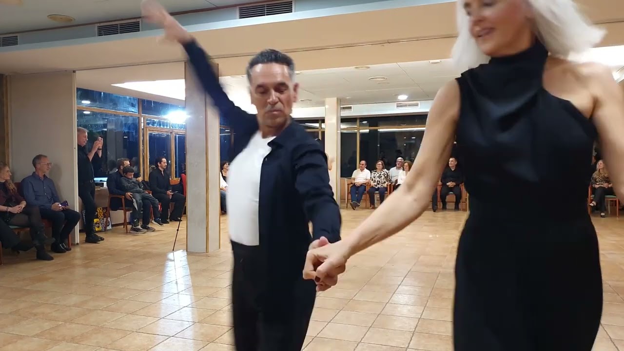 Coreografia de txatxatxa per la parella Rita i Agusti