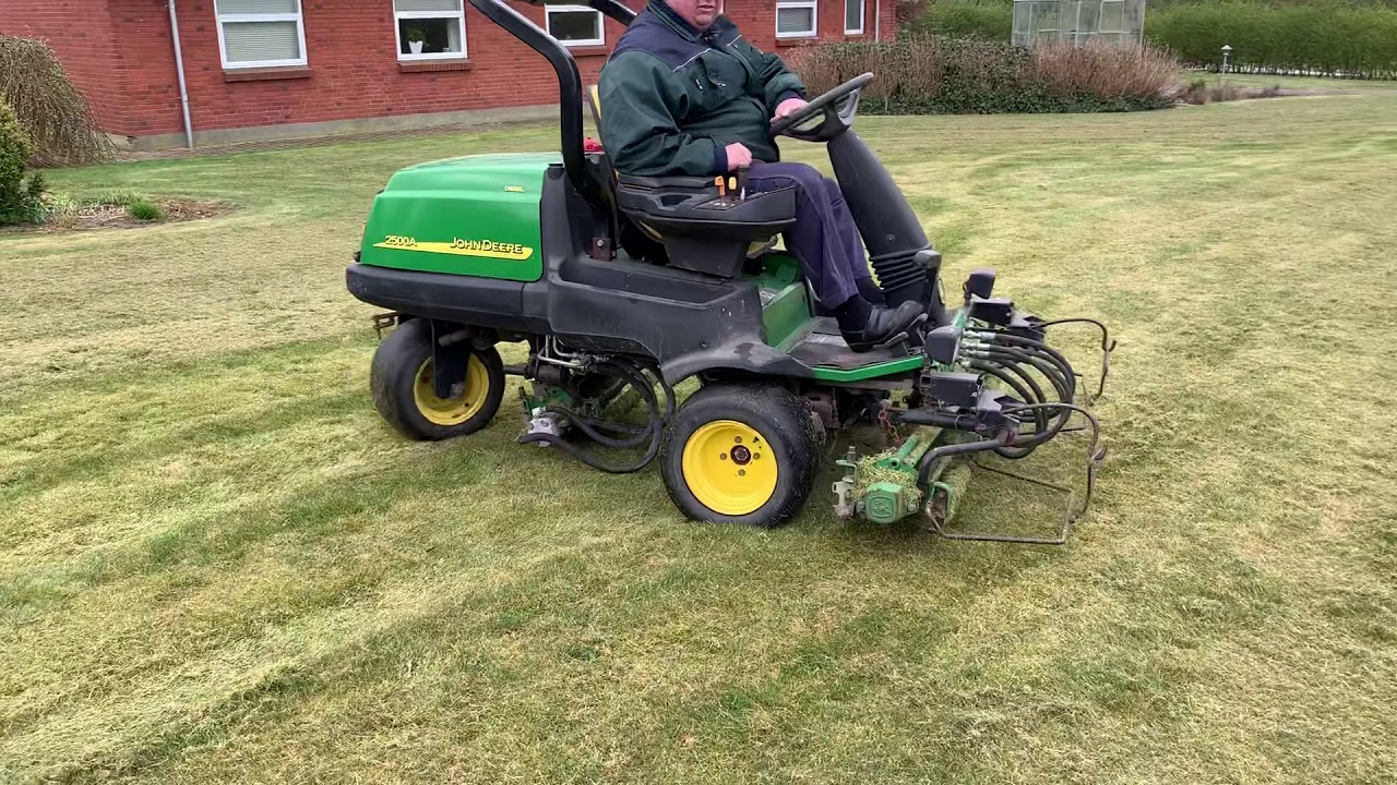 John Deere 2500A Græsklipper 245.556 på Klaravik Danmark.dk