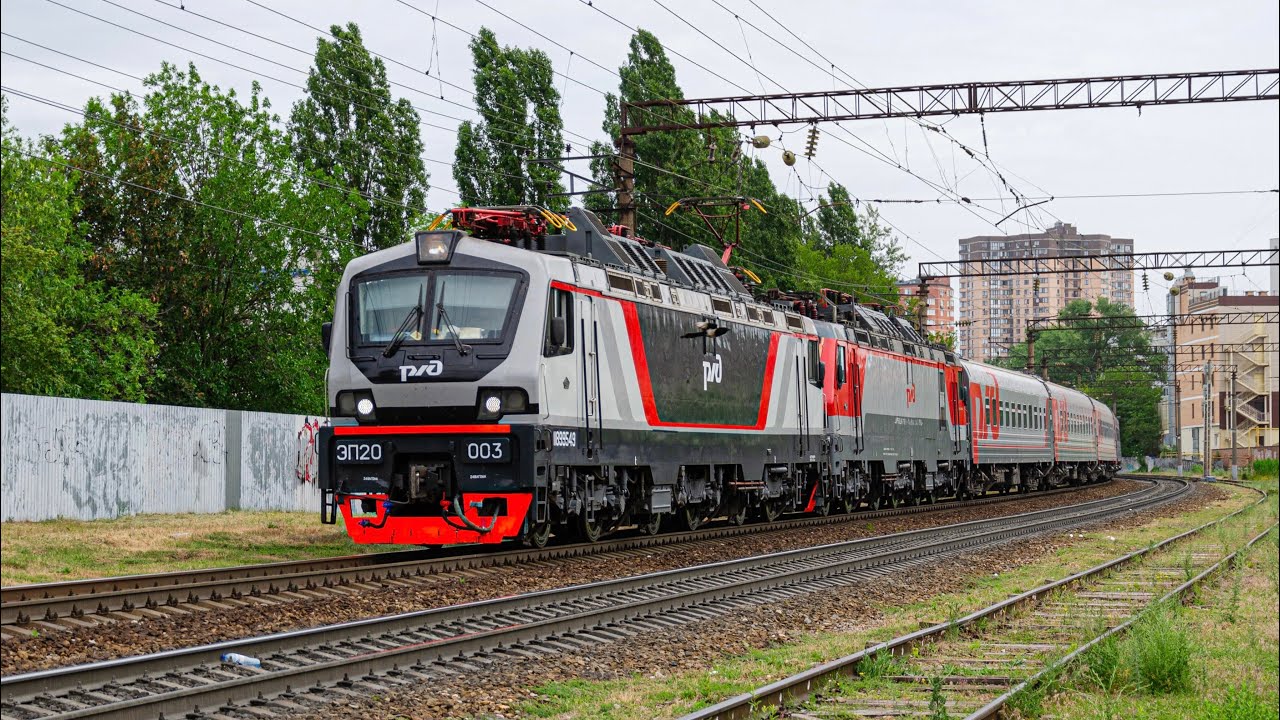 Электровоз ЭП20-003 С перегоняемым ЭП20-052 С поездом №020С 