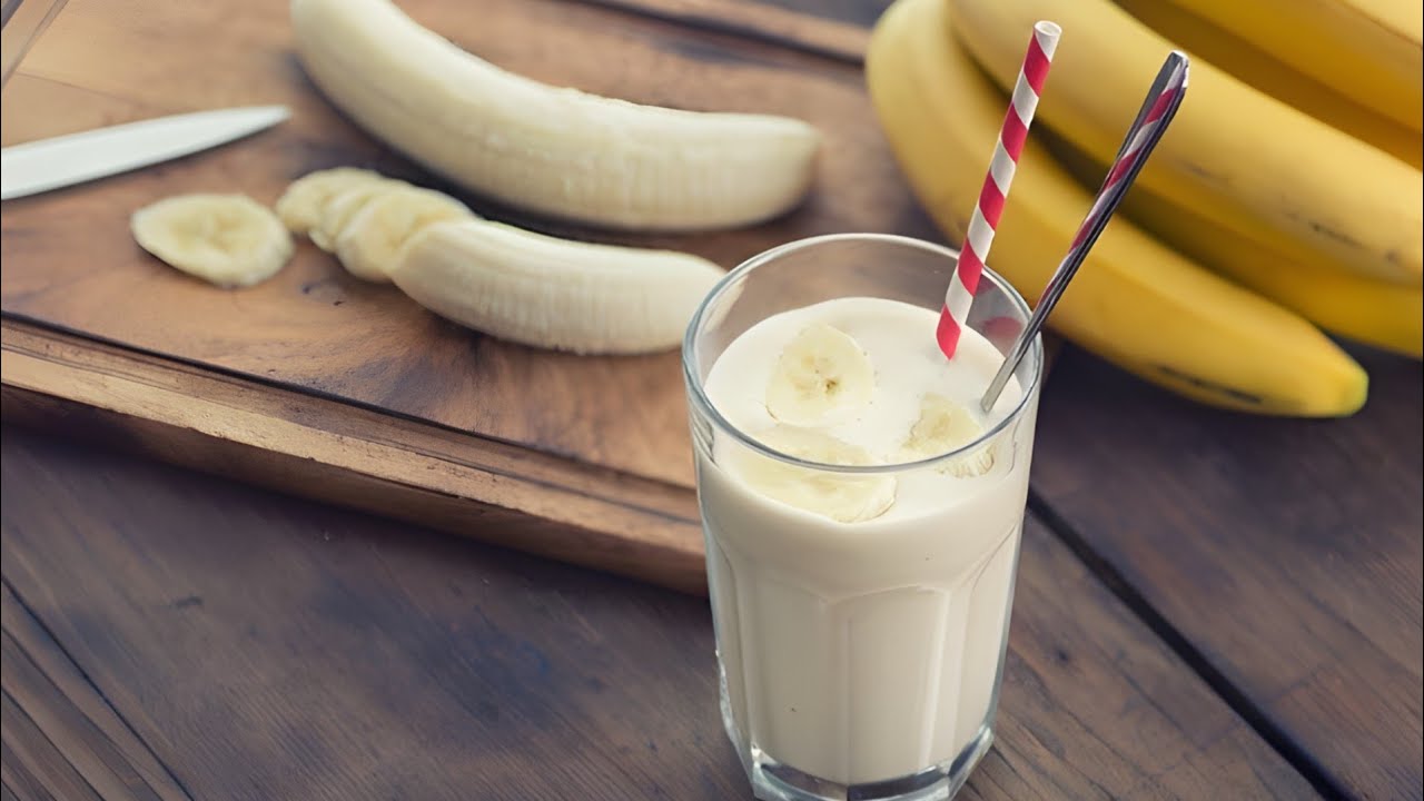 Homemade banana milkshake 🍌🍌