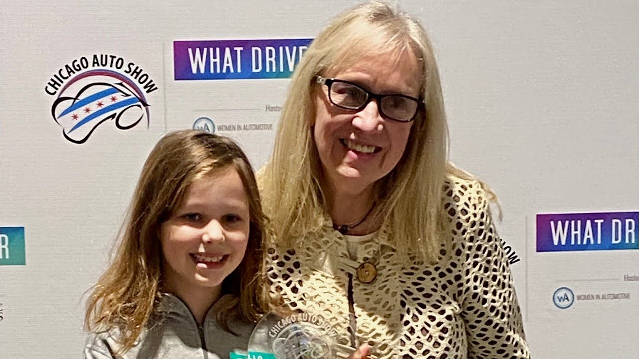 Sue Mead wins What Drives Her Journalism Award Best In Craft Media at the Chicago Auto Show CAS2022