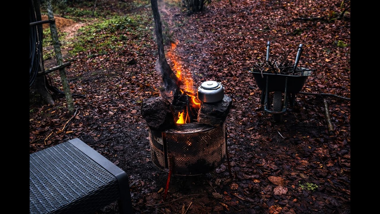 I lit a campfire in a fire pit in the forest. It’s a relaxing and peaceful atmosphere. ASMR