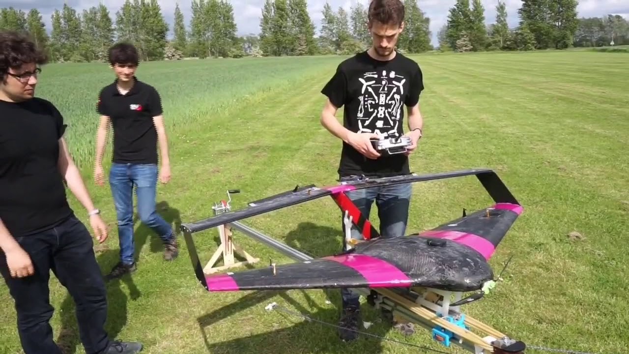 Box-wing Vertical-Takeoff-and-Landing tailsitter prototype