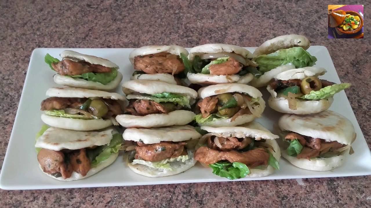 Panecillos marroquíes con pechuga de pollo y verduras | Comida De Marruecos