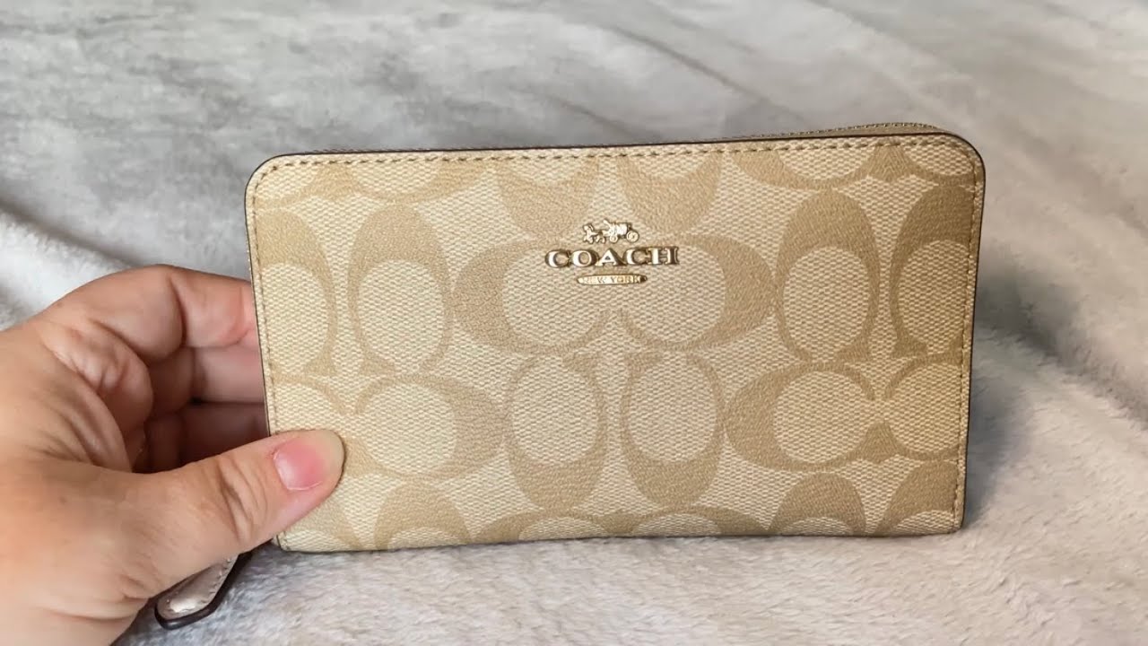What’s in my Coach Wallet/ What's in my Coach Medium Id Zip Wallet In Signature Canvas