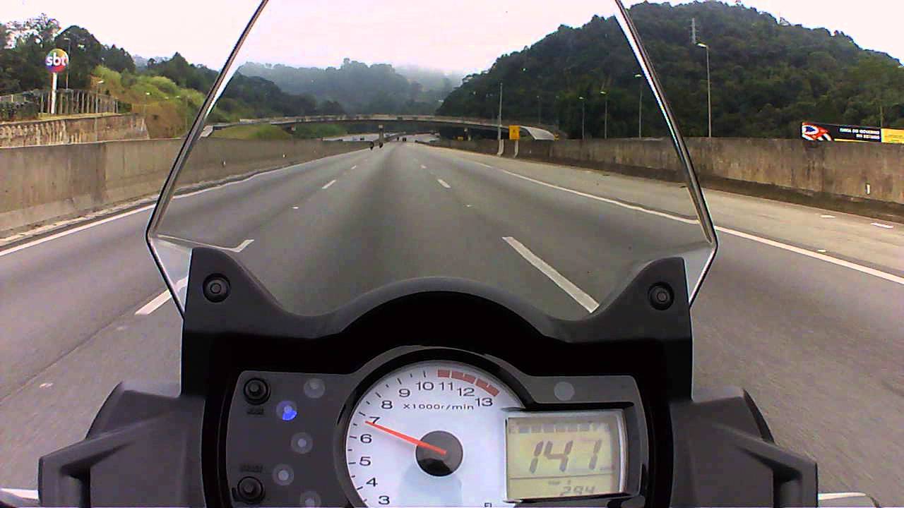 versys 650 acelerando com as nave