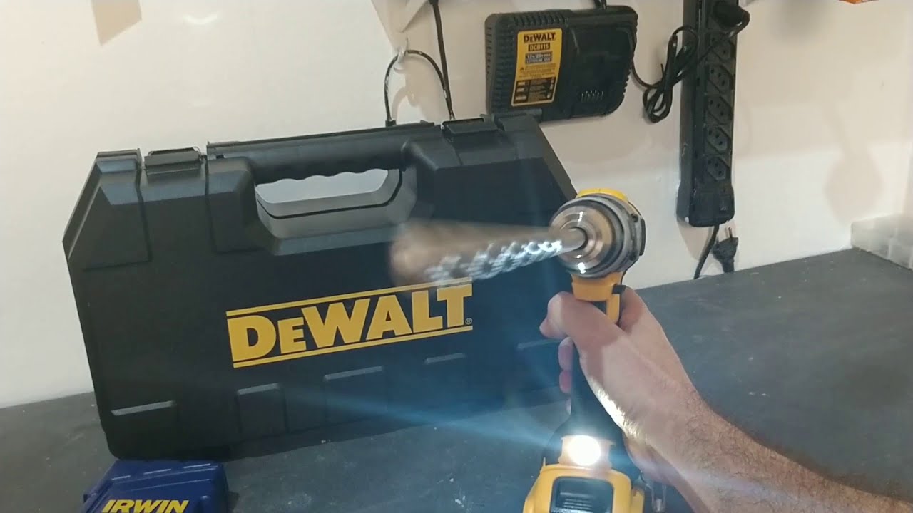 DEWALT DCB796 eixo mandril Desalinhado