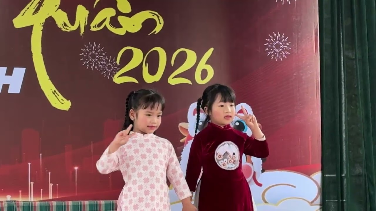 Yến Nhi 2020 Tân Long Diễn thời trang áo dài