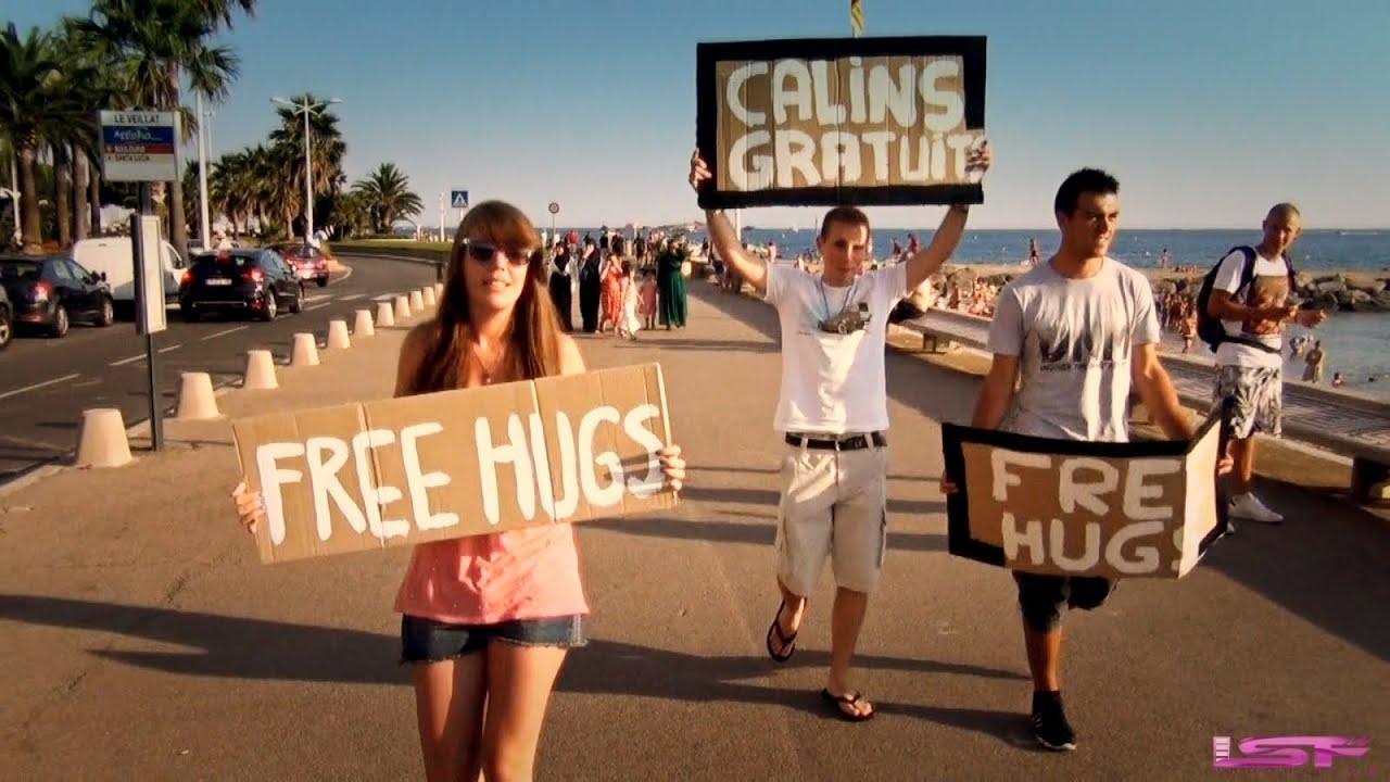 Amazing Free Hugs - France 2013 (More Free Hugs)